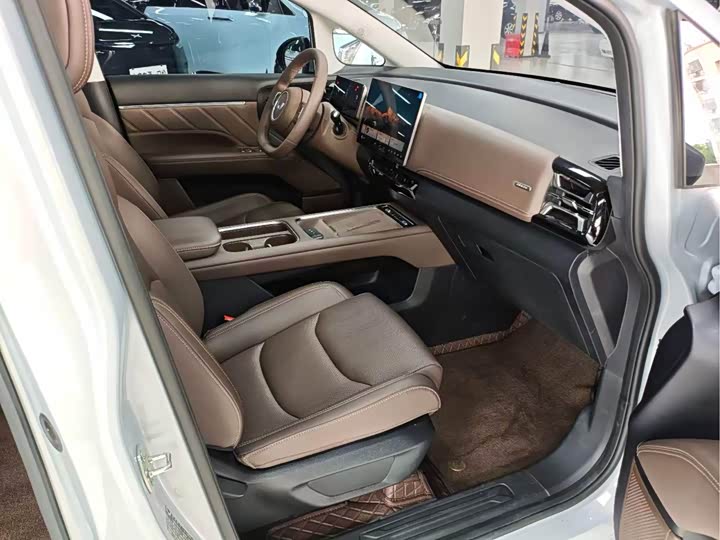 Wuling Starlight 730 Hybrid/EV, 2025 — фото 7 из 9