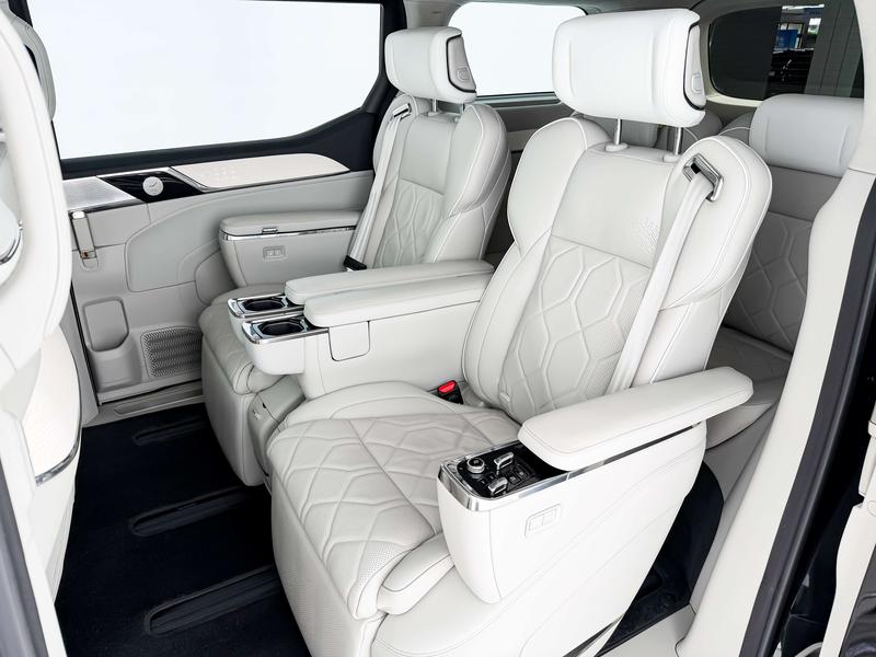 Volvo EM90, 2023 — фото 7 из 10