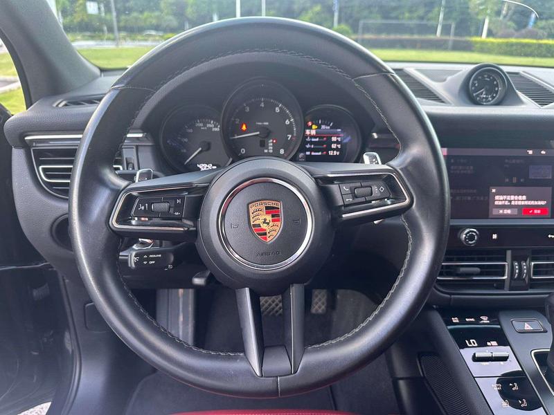 Porsche Macan, 2023 — фото 8 из 11