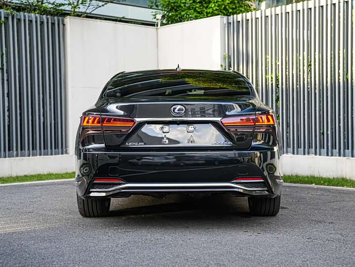 Lexus LS, 2022 — фото 5 из 9