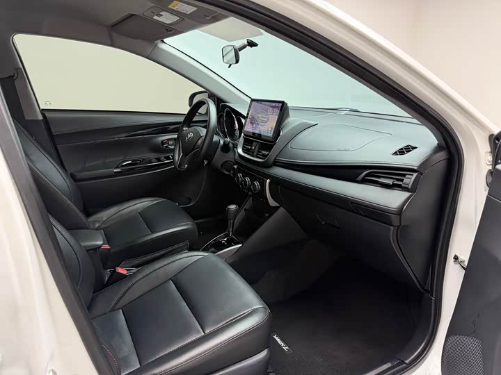Toyota Yaris L Hatchback, 2022 — фото 8 из 9