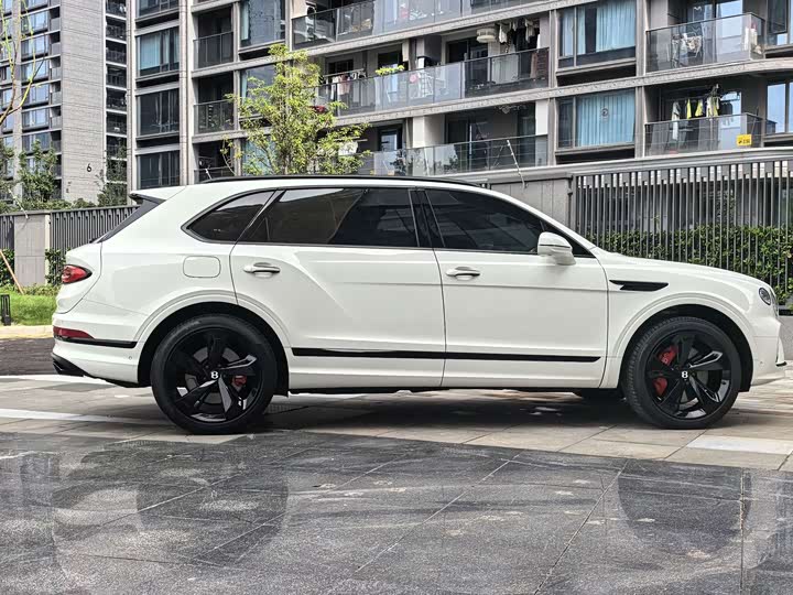 Bentley Bentayga, 2024 — фото 7 из 9