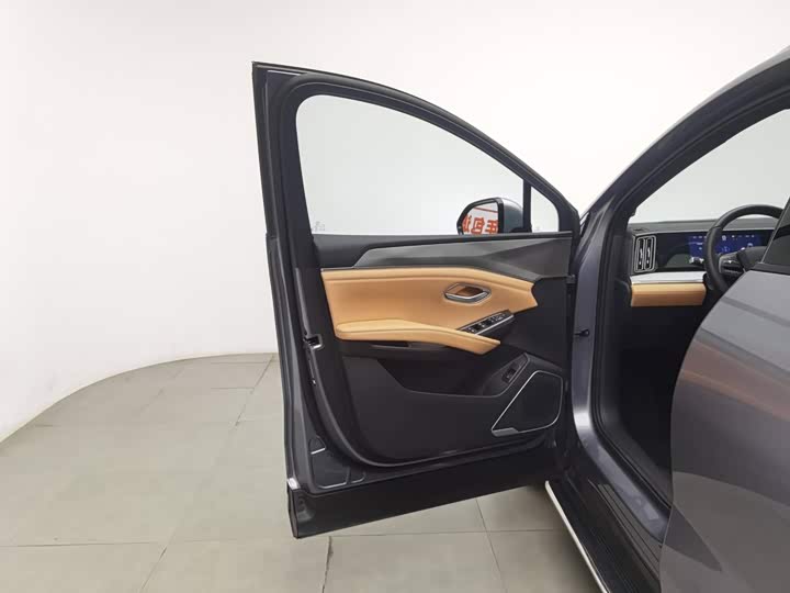 BYD Song L DM-i Hybrid, 2025 — фото 8 из 9