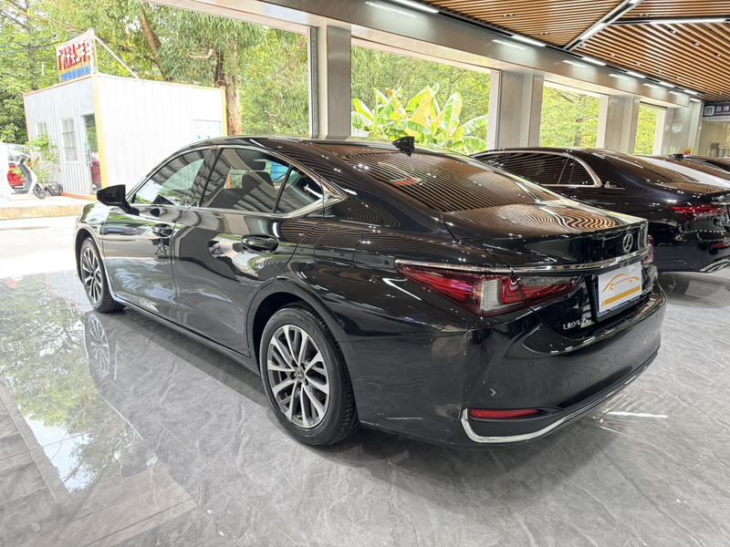 Lexus ES, 2024 — фото 4 из 12