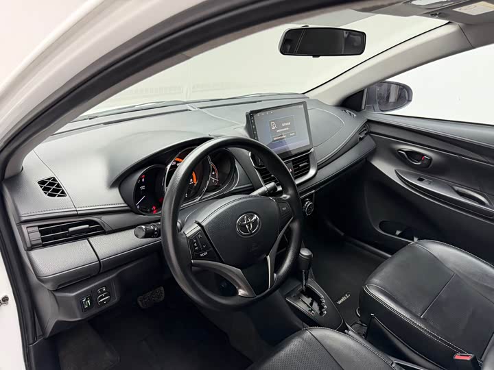 Toyota Yaris L Hatchback, 2022 — фото 8 из 9