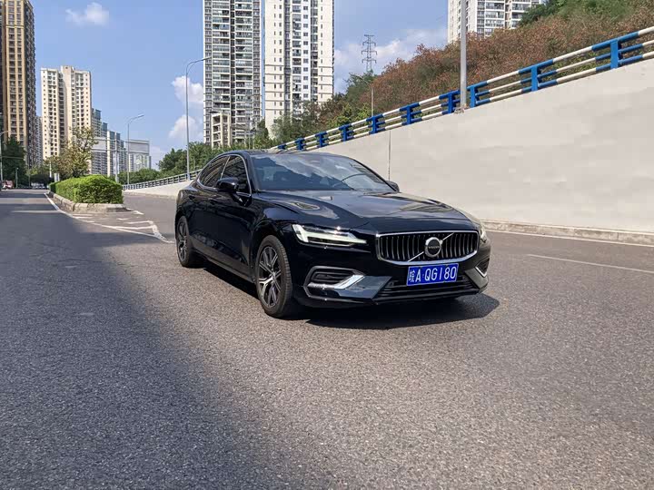 Volvo S60, 2024 — фото 3 из 9