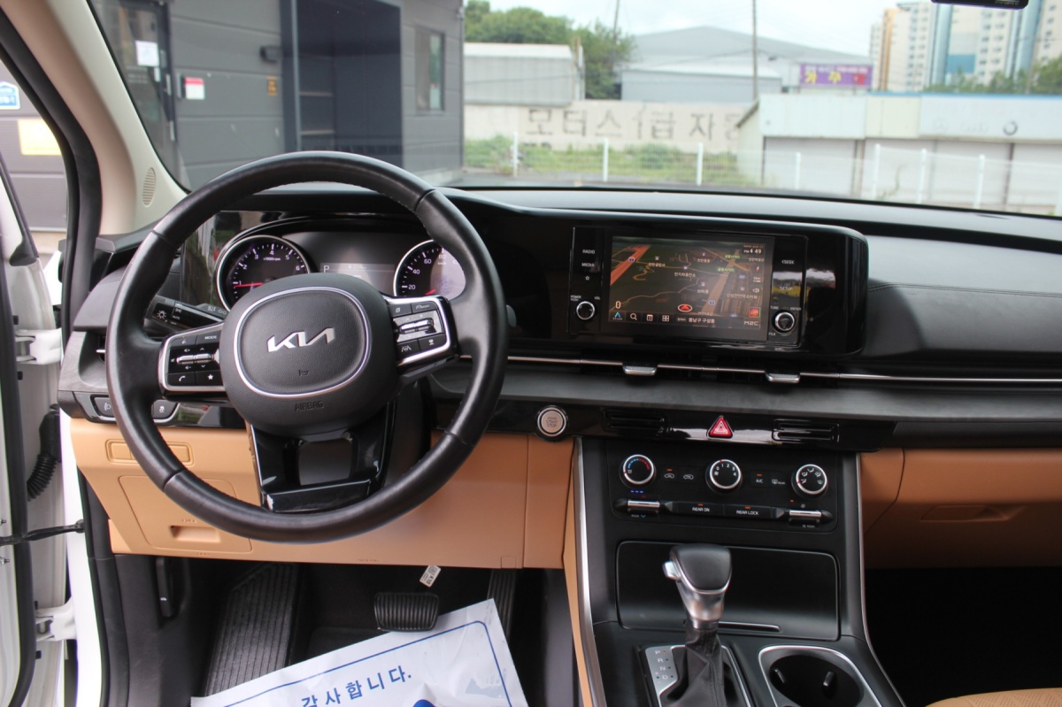 Kia Carnival, 2023 — фото 6 из 12