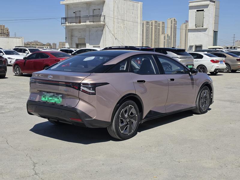 Toyota bZ3, 2023 — фото 6 из 12