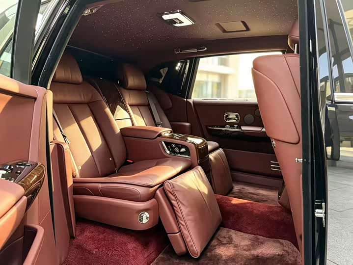 Rolls-Royce Phantom, 2021 — фото 5 из 7