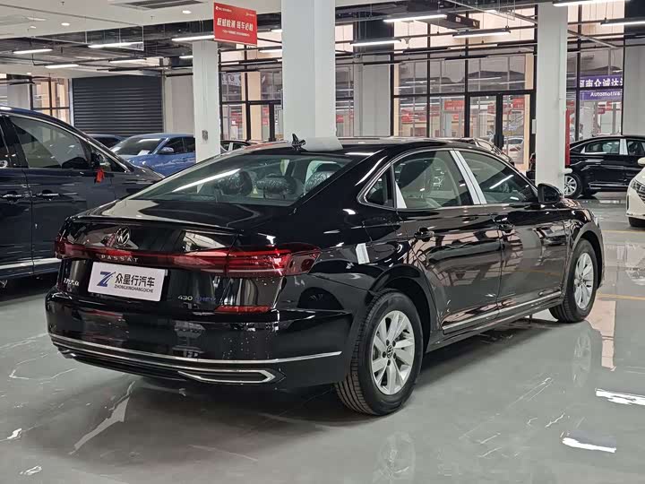 Volkswagen Passat Hybrid, 2025 — фото 5 из 9