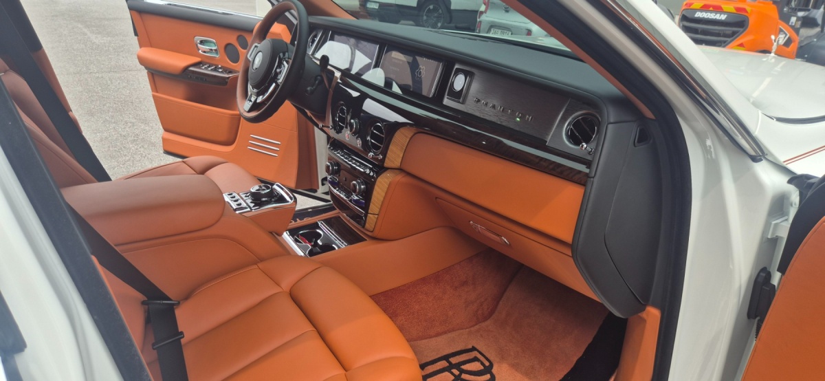 Rolls-Royce Phantom, 2025 — фото 12 из 12