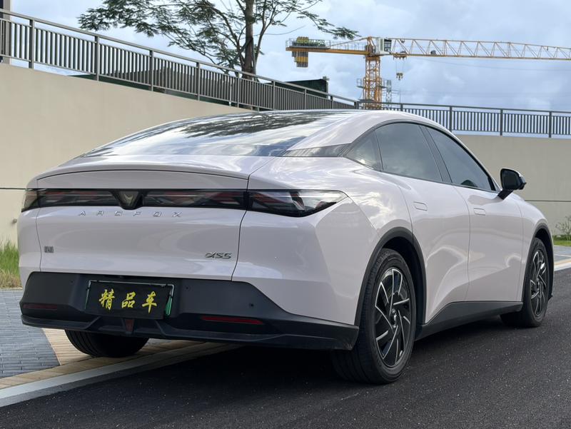 BAIC Arcfox Alpha S5, 2025 — фото 6 из 10