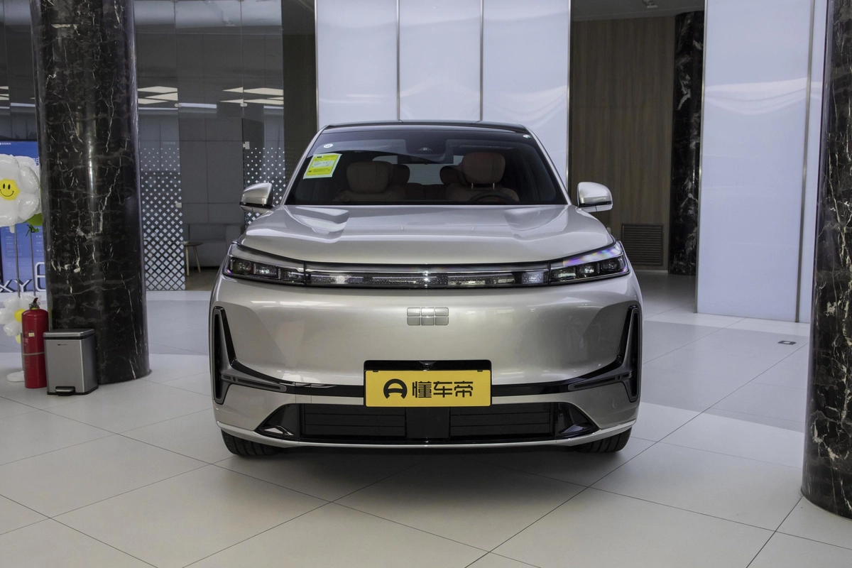 Geely Galaxy M9, 2026 — фото 2 из 12