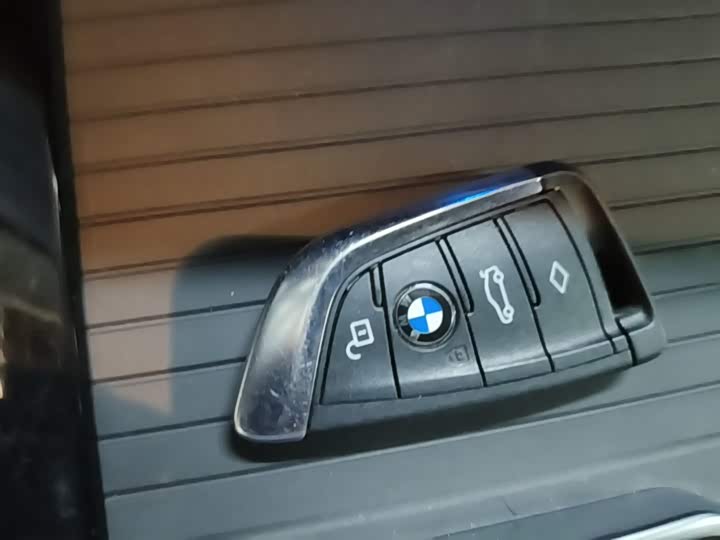 BMW iX3, 2023 — фото 9 из 9