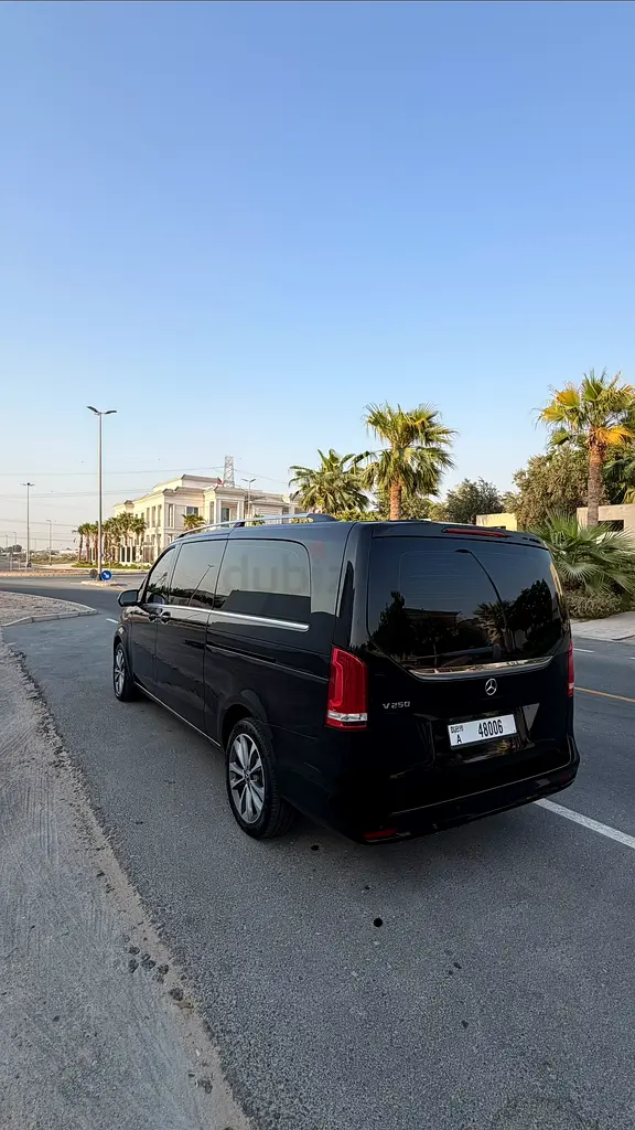 Mercedes-Benz V-Class, 2023 — фото 7 из 10
