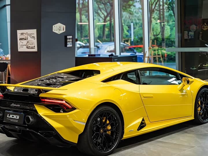Lamborghini Huracán, 2024 — фото 8 из 9