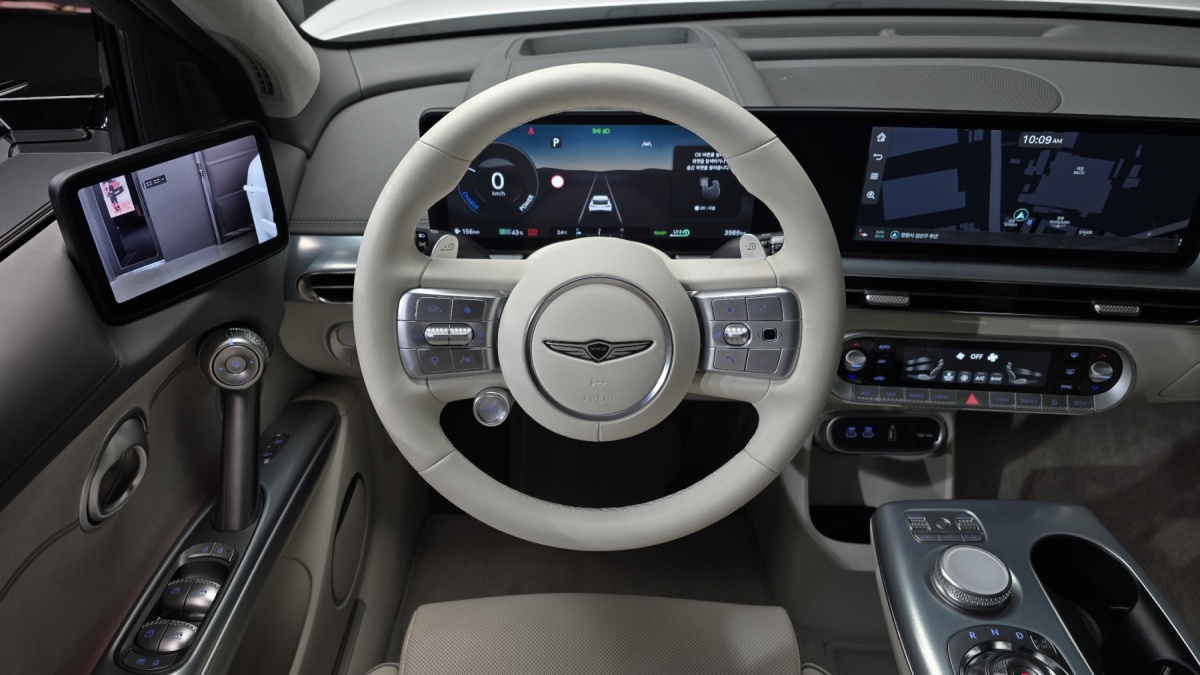 Genesis GV60, 2023 — фото 12 из 12