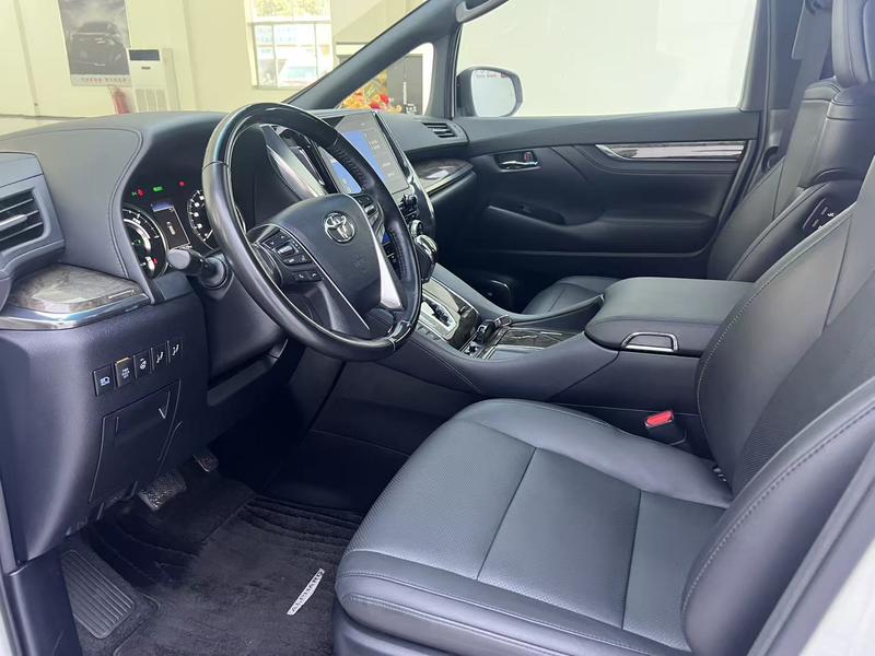 Toyota Alphard, 2022 — фото 6 из 9