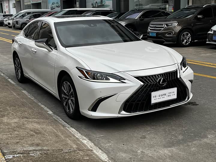Lexus ES, 2023 — фото 6 из 9