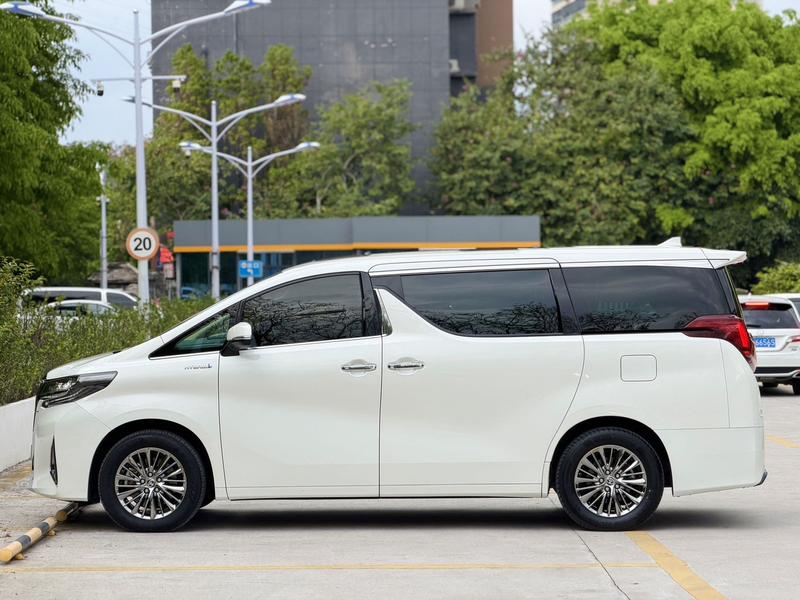 Toyota Alphard, 2022 — фото 3 из 9