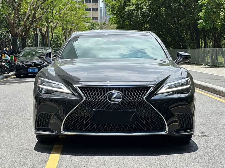 Lexus LS, 2022 — фото 2 из 9