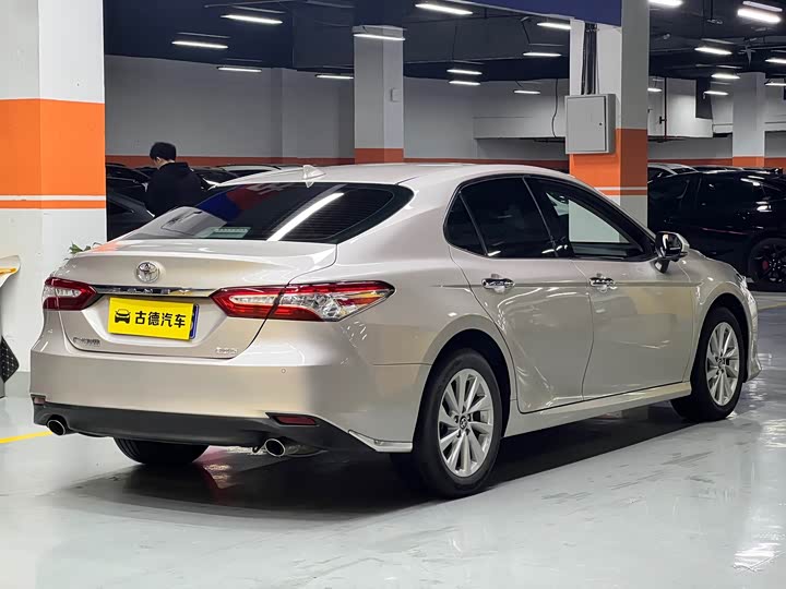 Toyota Camry, 2022 — фото 7 из 9