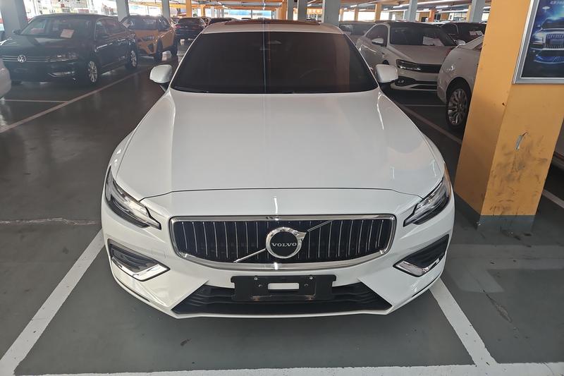 Volvo S60, 2023 — фото 2 из 12