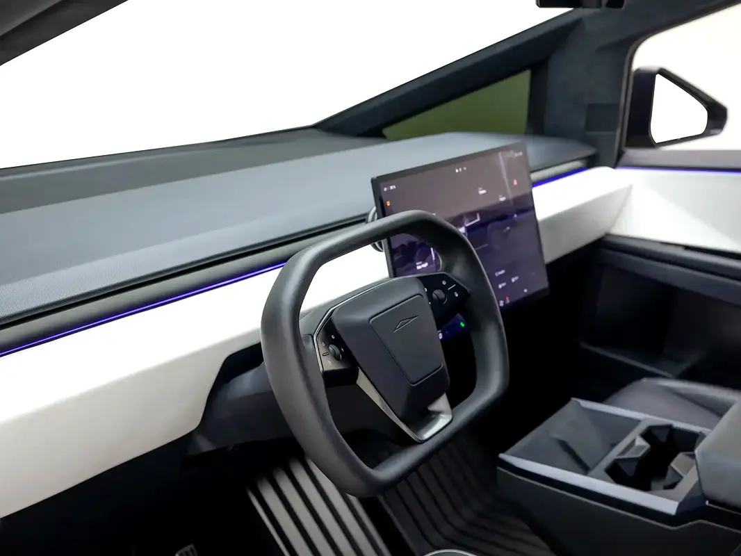 Tesla Cybertruck, 2024 — фото 8 из 10