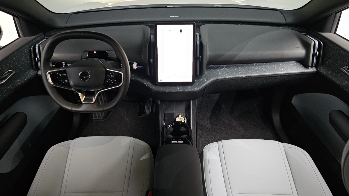 Volvo EX30, 2025 — фото 7 из 12