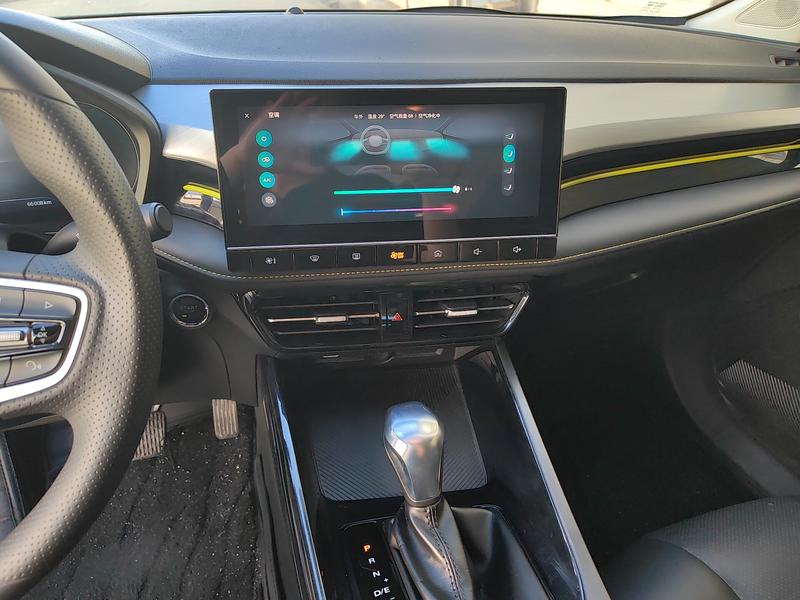 Roewe i5, 2022 — фото 8 из 12