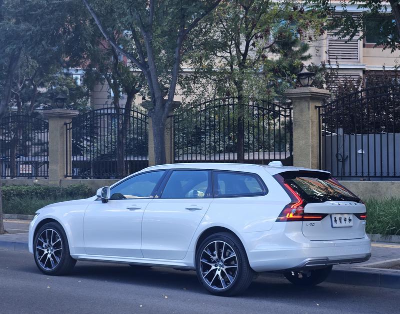 Volvo V90, 2023 — фото 4 из 12