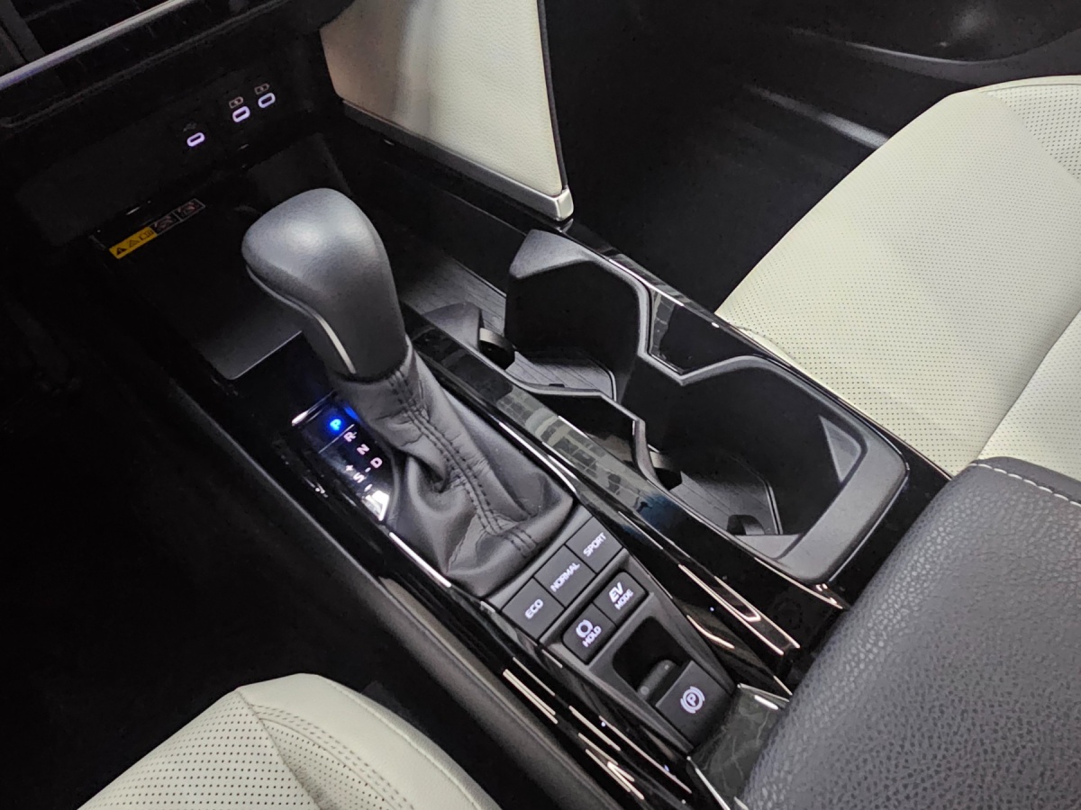 Toyota Camry, 2025 — фото 3 из 12