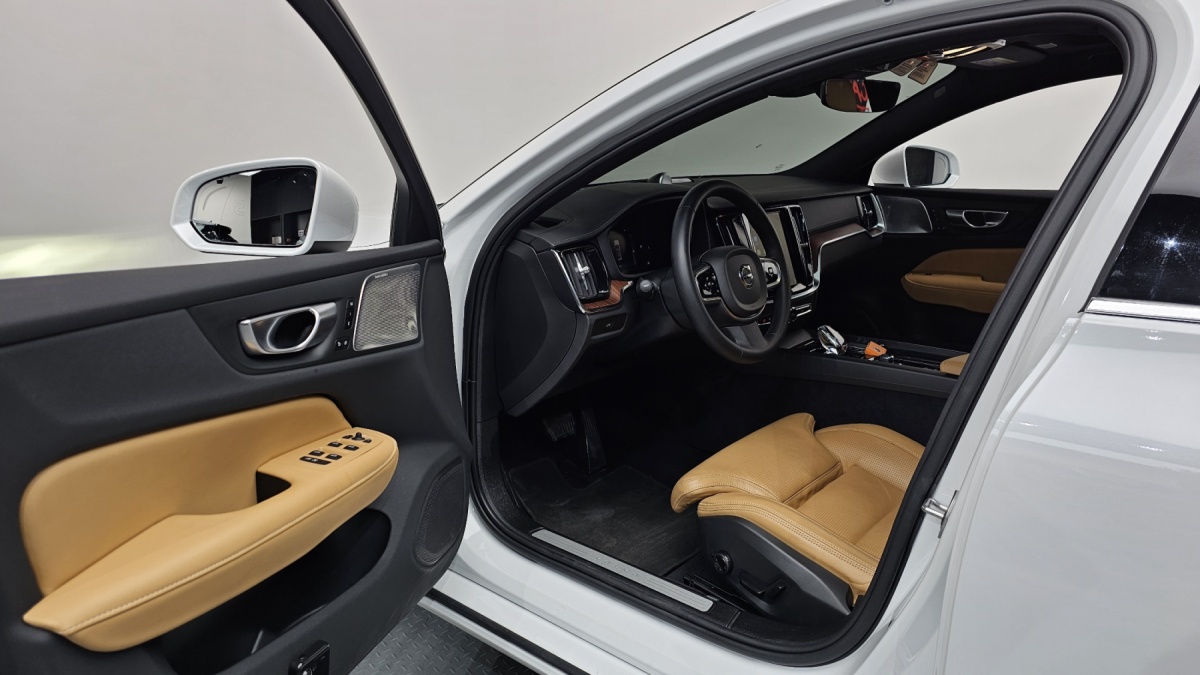 Volvo S60, 2023 — фото 10 из 12