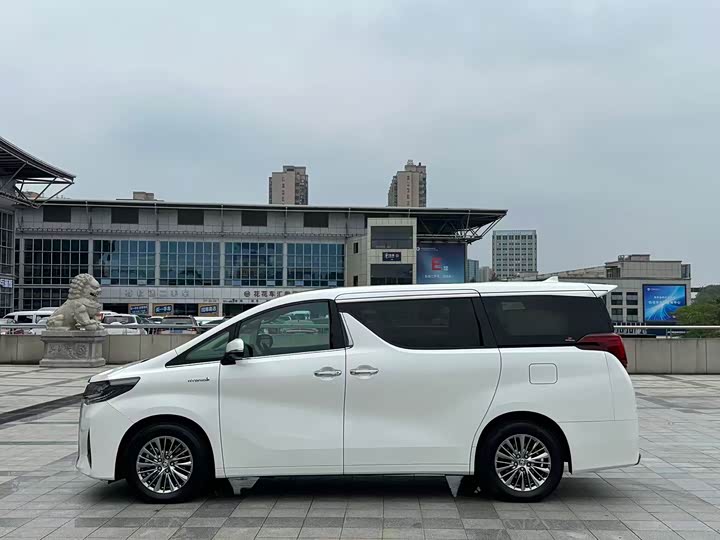 Toyota Alphard, 2022 — фото 5 из 12