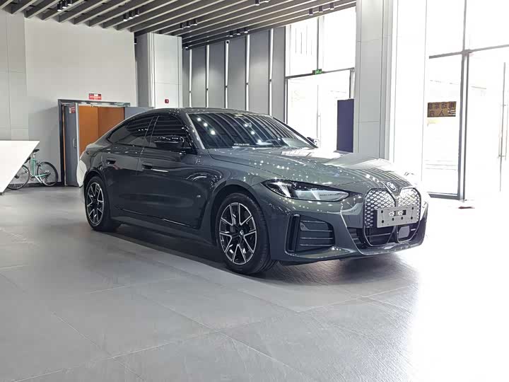 BMW i4, 2024 — фото 3 из 9