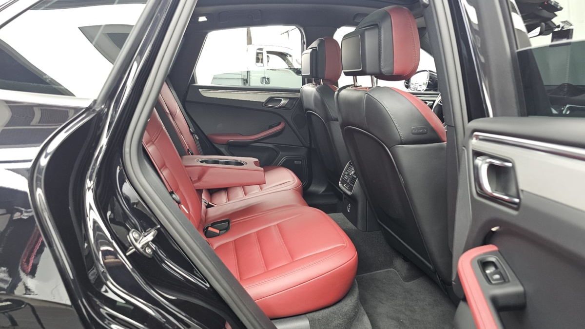 Porsche Macan, 2023 — фото 11 из 12