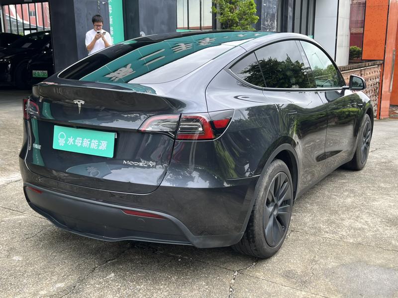 Tesla Model Y, 2024 — фото 7 из 12