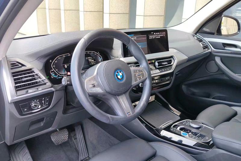 BMW iX3, 2024 — фото 6 из 9