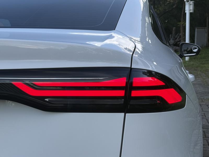 Geely Emgrand, 2025 — фото 10 из 12
