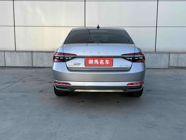 Skoda Superb, 2023 — фото 2 из 9