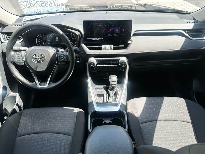 Toyota RAV4, 2023 — фото 5 из 9
