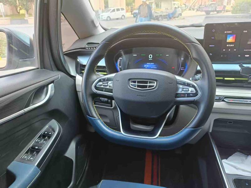 Geely Geometry EX3, 2022 — фото 8 из 11