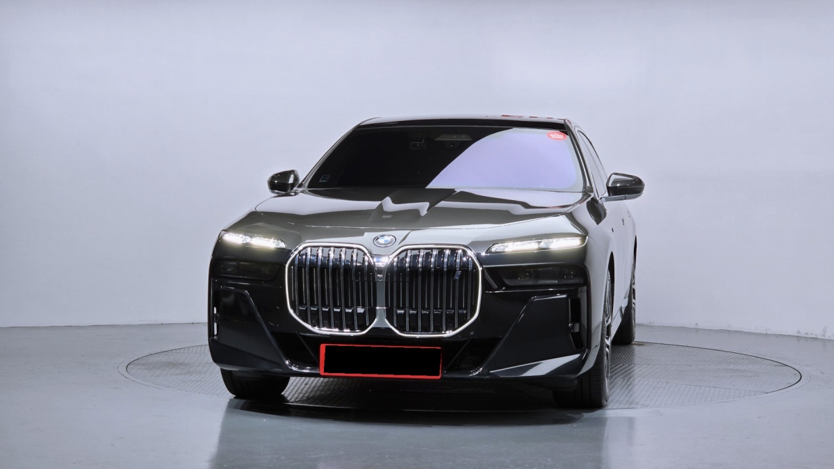 BMW i7, 2023 — фото 3 из 12