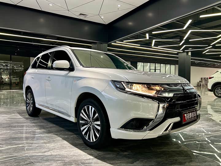 Mitsubishi Outlander, 2022 — фото 3 из 9