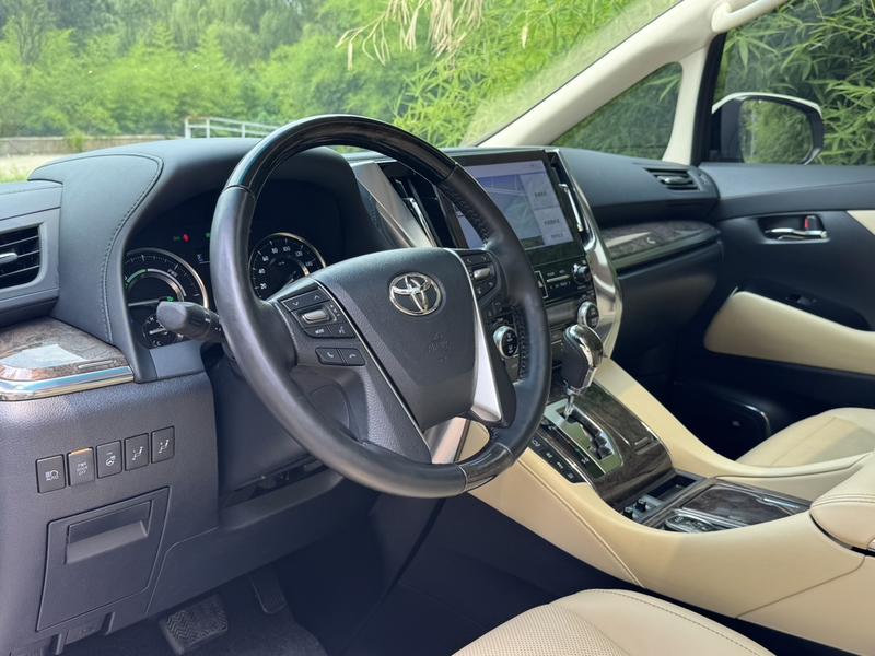 Toyota Alphard, 2022 — фото 9 из 12