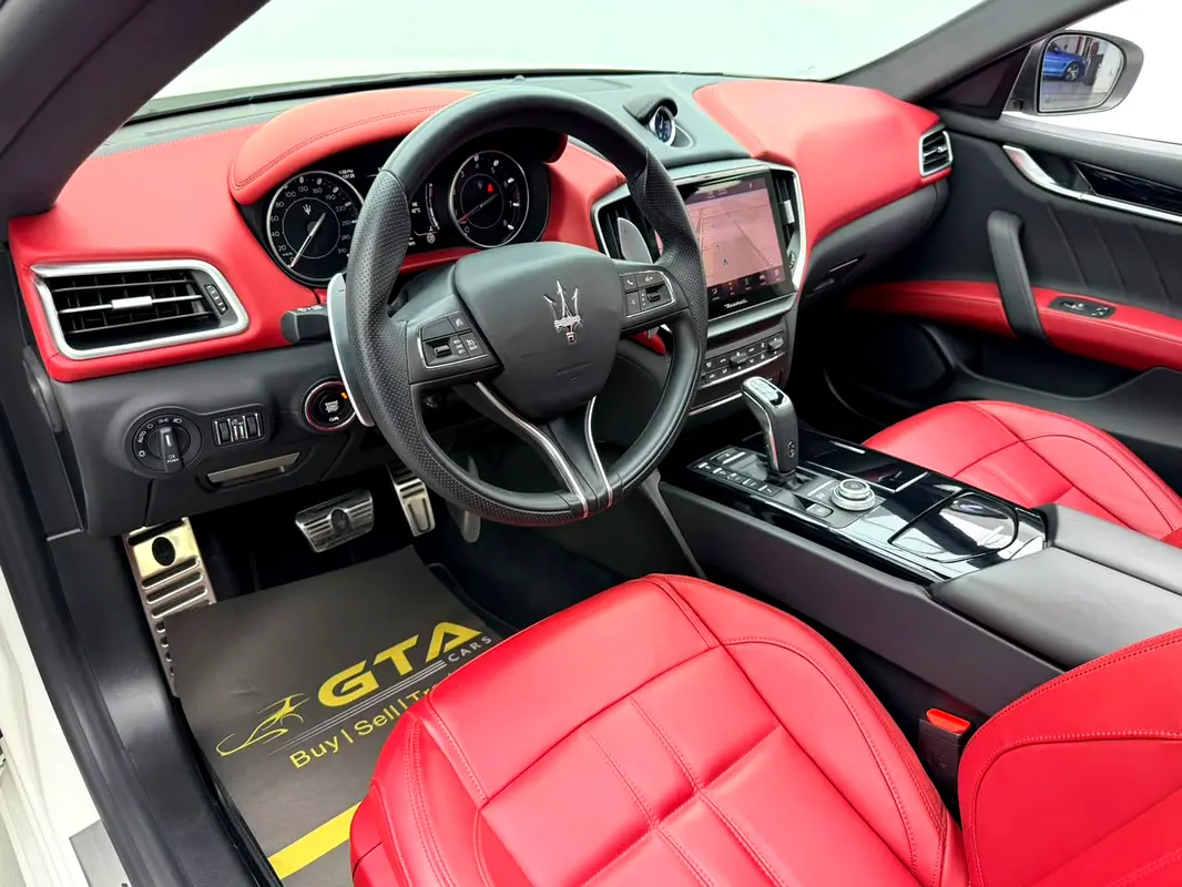 Maserati Ghibli, 2023 — фото 10 из 10