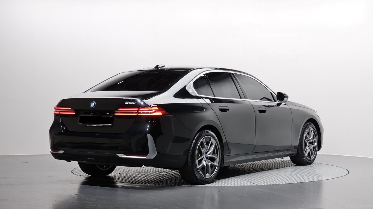 BMW 5 Series, 2025 — фото 2 из 12