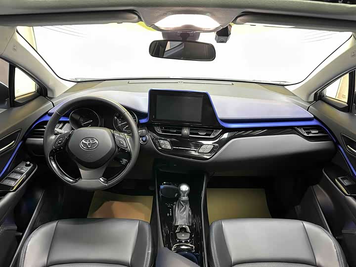 Toyota C-HR, 2022 — фото 8 из 9