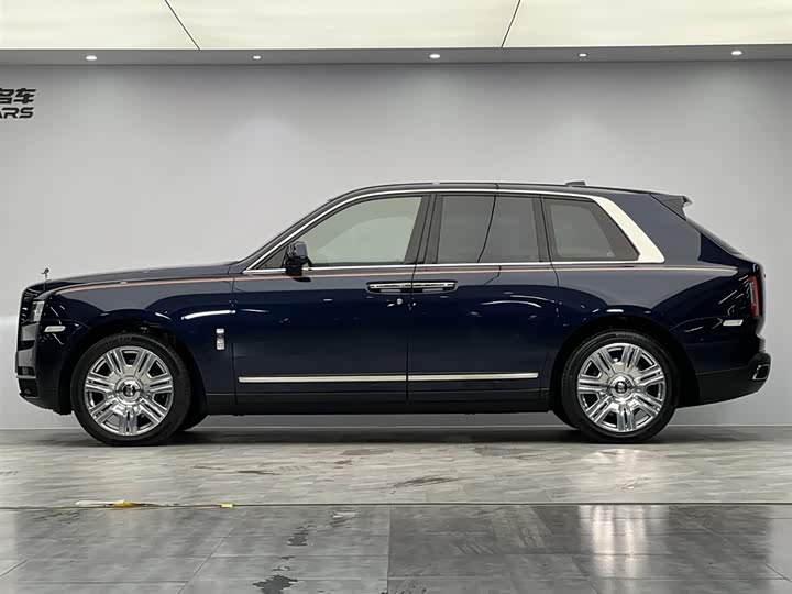 Rolls-Royce Cullinan, 2022 — фото 7 из 9