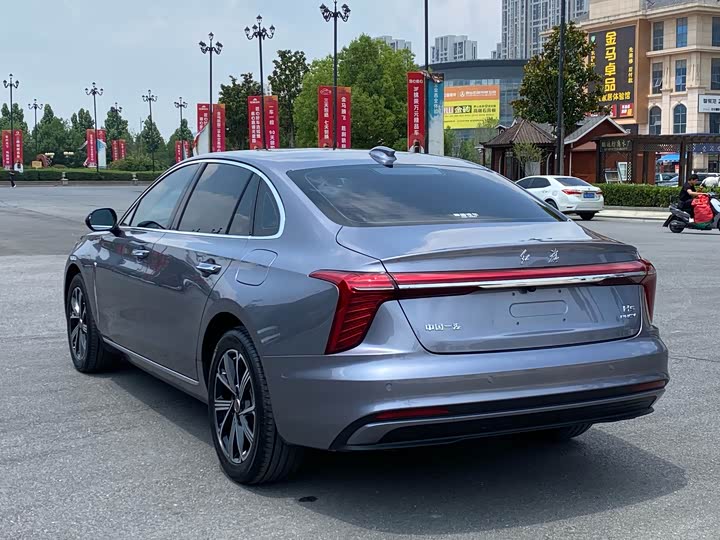 Hongqi H5 Hybrid, 2025 — фото 8 из 9
